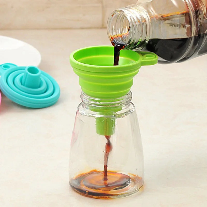 Folding Silicone Funnel – Mini Kitchen Oil & Liquid Dispenser