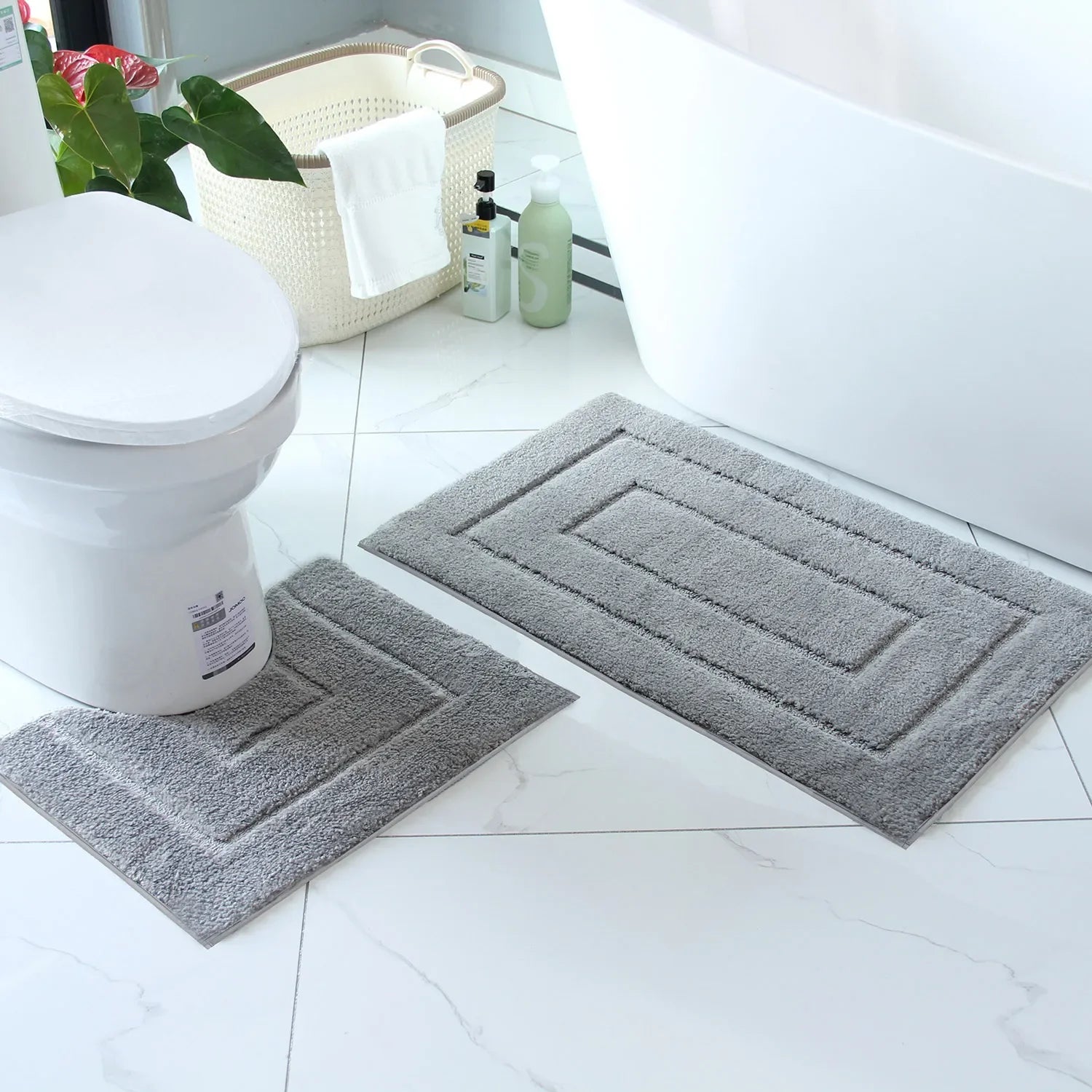 Plush Back-Shaped Bathroom Floor Mat – Anti-Slip Absorbent Foot & Entrance Mat