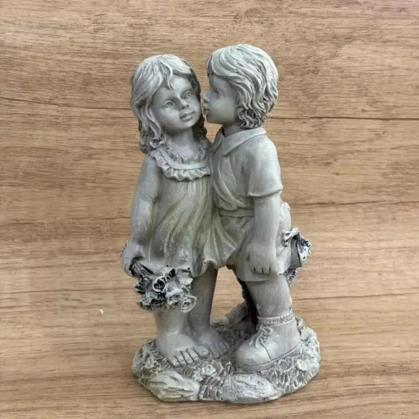 Retro Resin Love Figurine Vintage Nostalgic Home Decoration