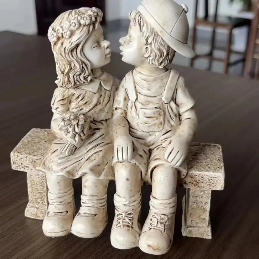 Retro Resin Love Figurine Vintage Nostalgic Home Decoration
